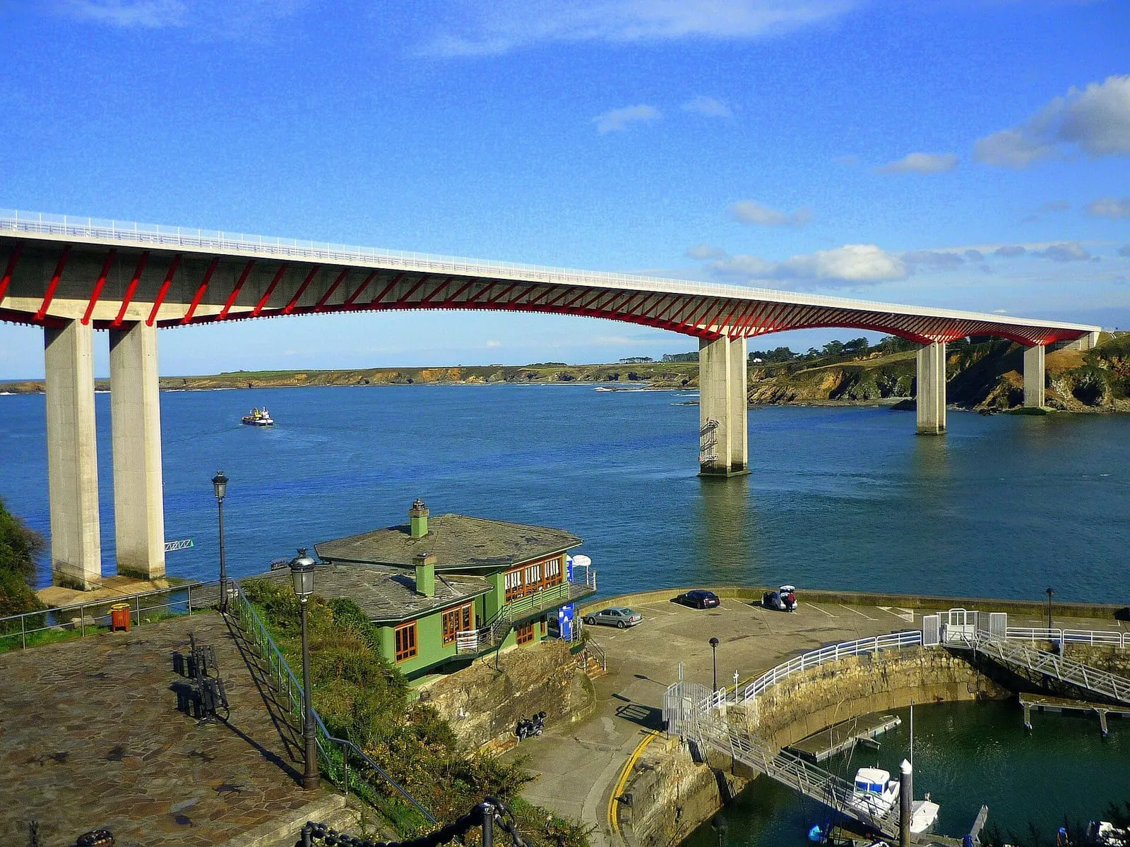 La ponte dos Santos cruzando la ría de Ribadeo