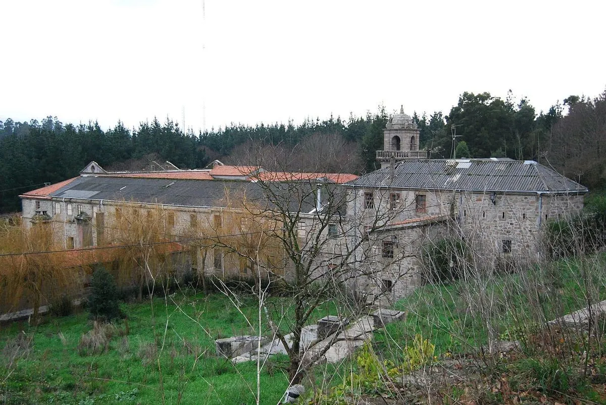 El monasterio de Montefaro visto desde fuera, entre el monte