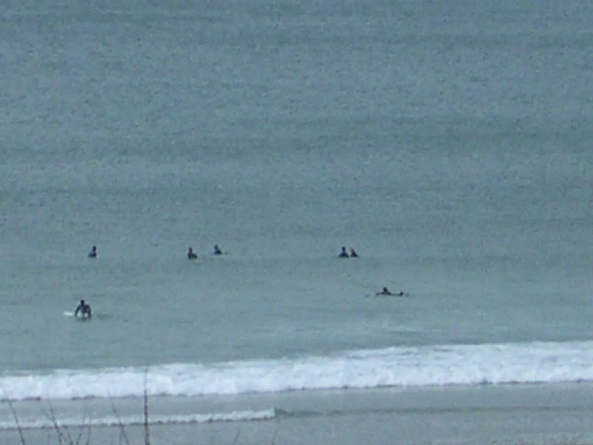 Surfistas en la playa de Bastiagueiro