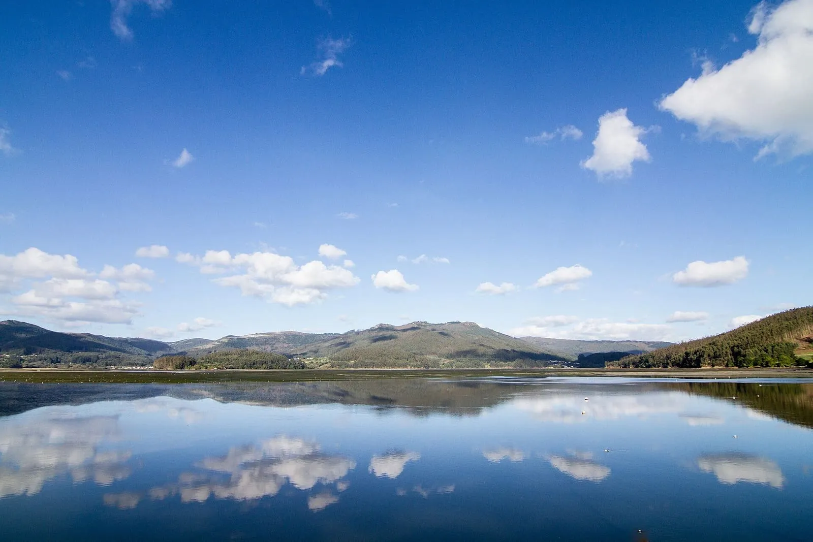 La ría de Ortigueira vista desde el puerto de la villa